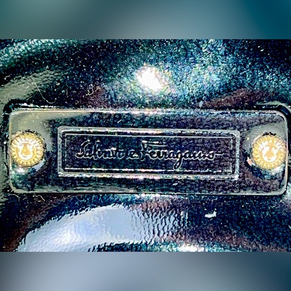 SALVATORE FERRAGAMO TOTE BAG IN BLACK PATENT LEATHER - Picture 2 of 10